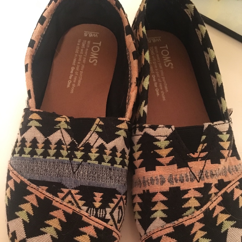 TOMS Blue tribal classics size 6.5- worn once!!